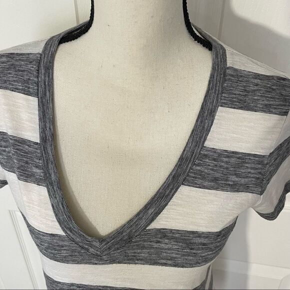 Gap Short Sleeve Tri-Blend Black Stripe V-Neck Tee, Small - Picture 3 of 12